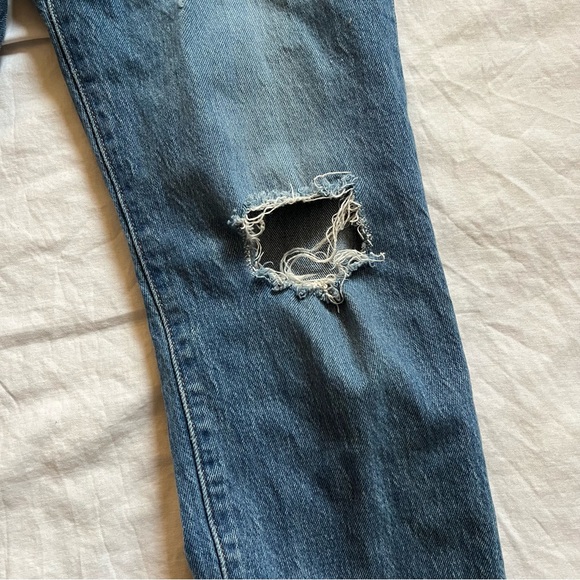 Levi’s Wedgie Straight Jeans Medium Wash - Size 28 - Picture 2 of 7